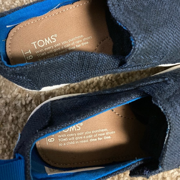 Toms toddler Avalon, size 9. Navy - Picture 5 of 5
